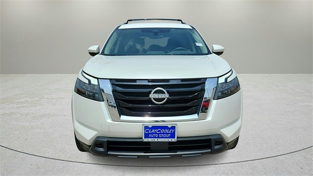 Vehicle image 2 of 41