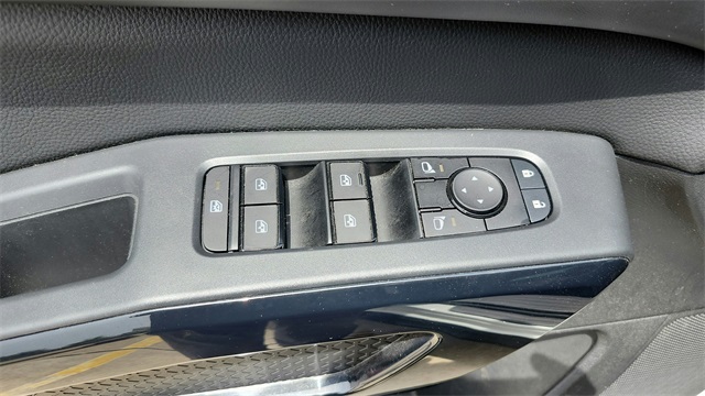 Vehicle image 28 of 41