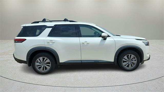Vehicle image 4 of 41