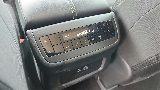 Vehicle image 15 of 41