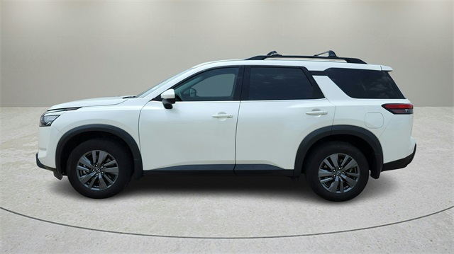 Vehicle image 8 of 41