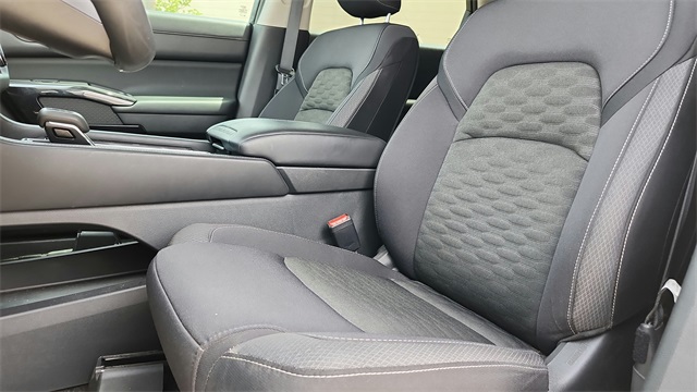 Vehicle image 10 of 41