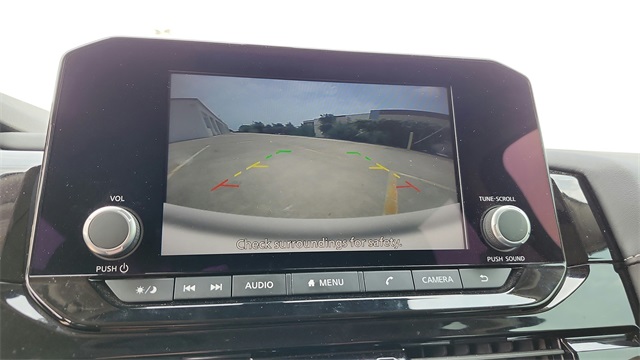 Vehicle image 17 of 41