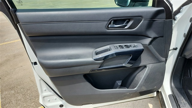 Vehicle image 29 of 41