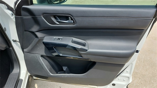 Vehicle image 35 of 41