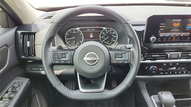 Vehicle image 13 of 41