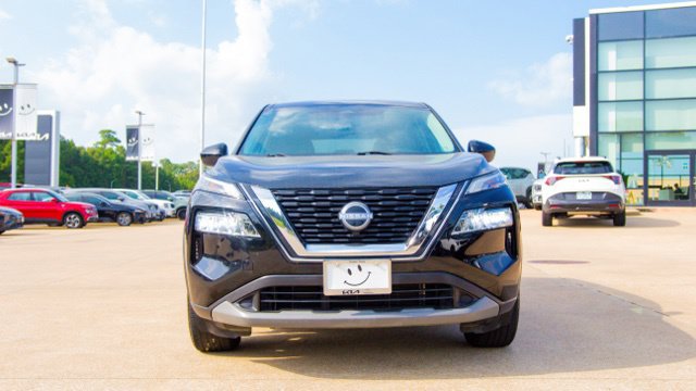 2023 Nissan Rogue SV Image 2 of 35