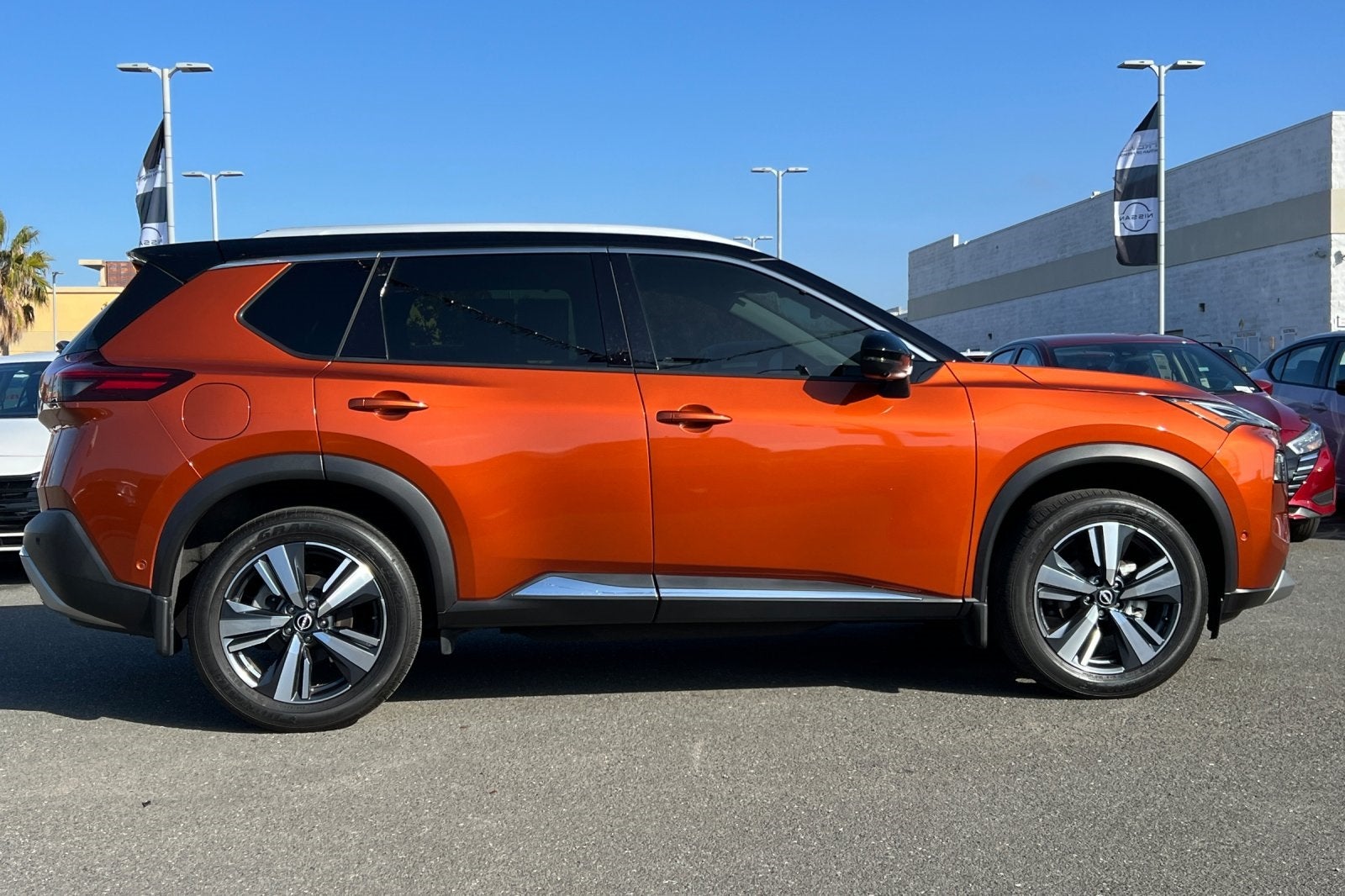 2023 Nissan Rogue Platinum Image 6 of 48