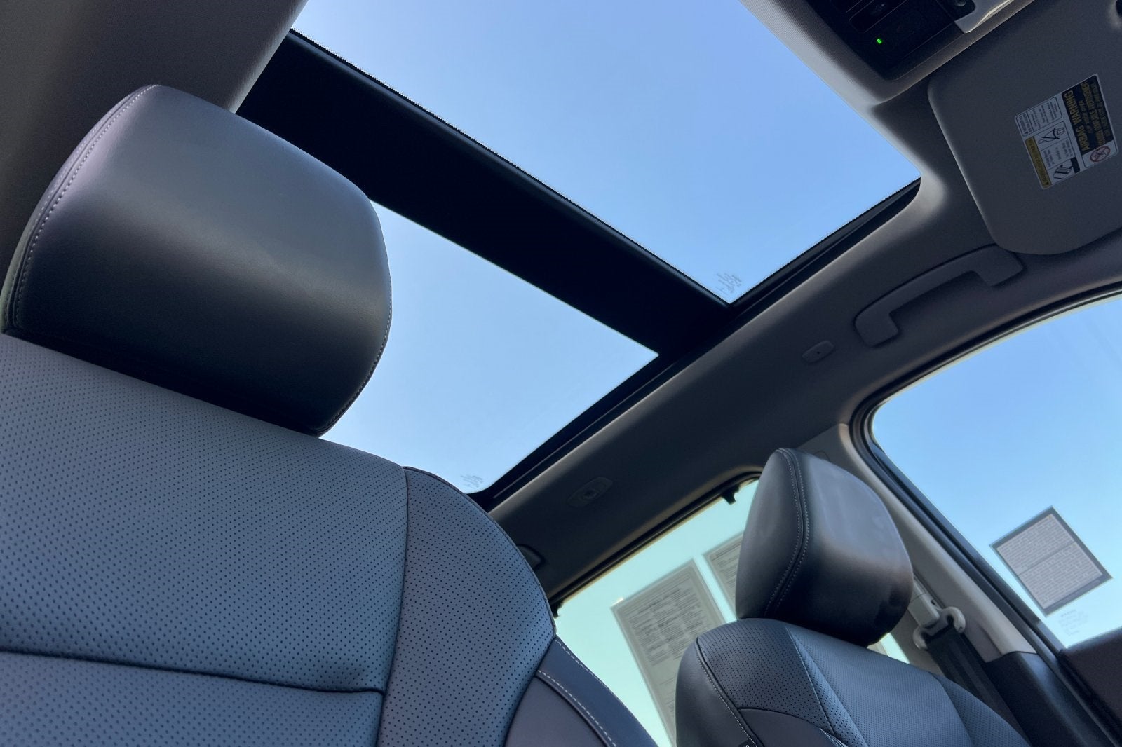 2023 Nissan Rogue Platinum Image 18 of 48