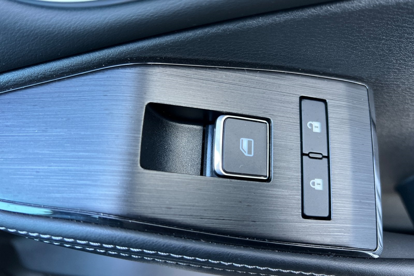 2023 Nissan Rogue Platinum Image 45 of 48