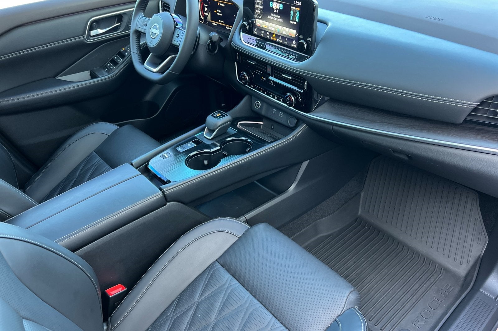 2023 Nissan Rogue Platinum Image 24 of 48