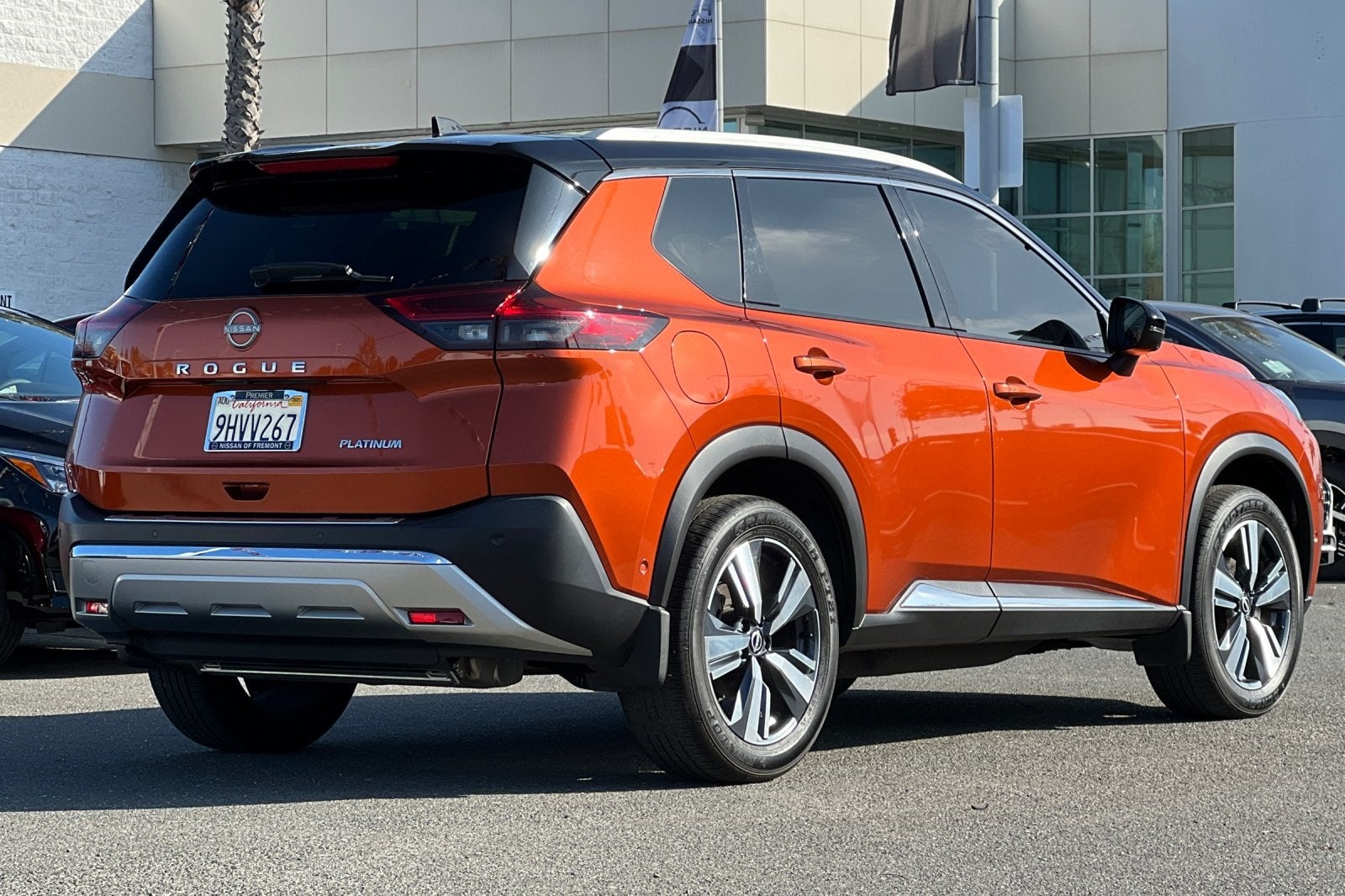 2023 Nissan Rogue Platinum Image 8 of 48