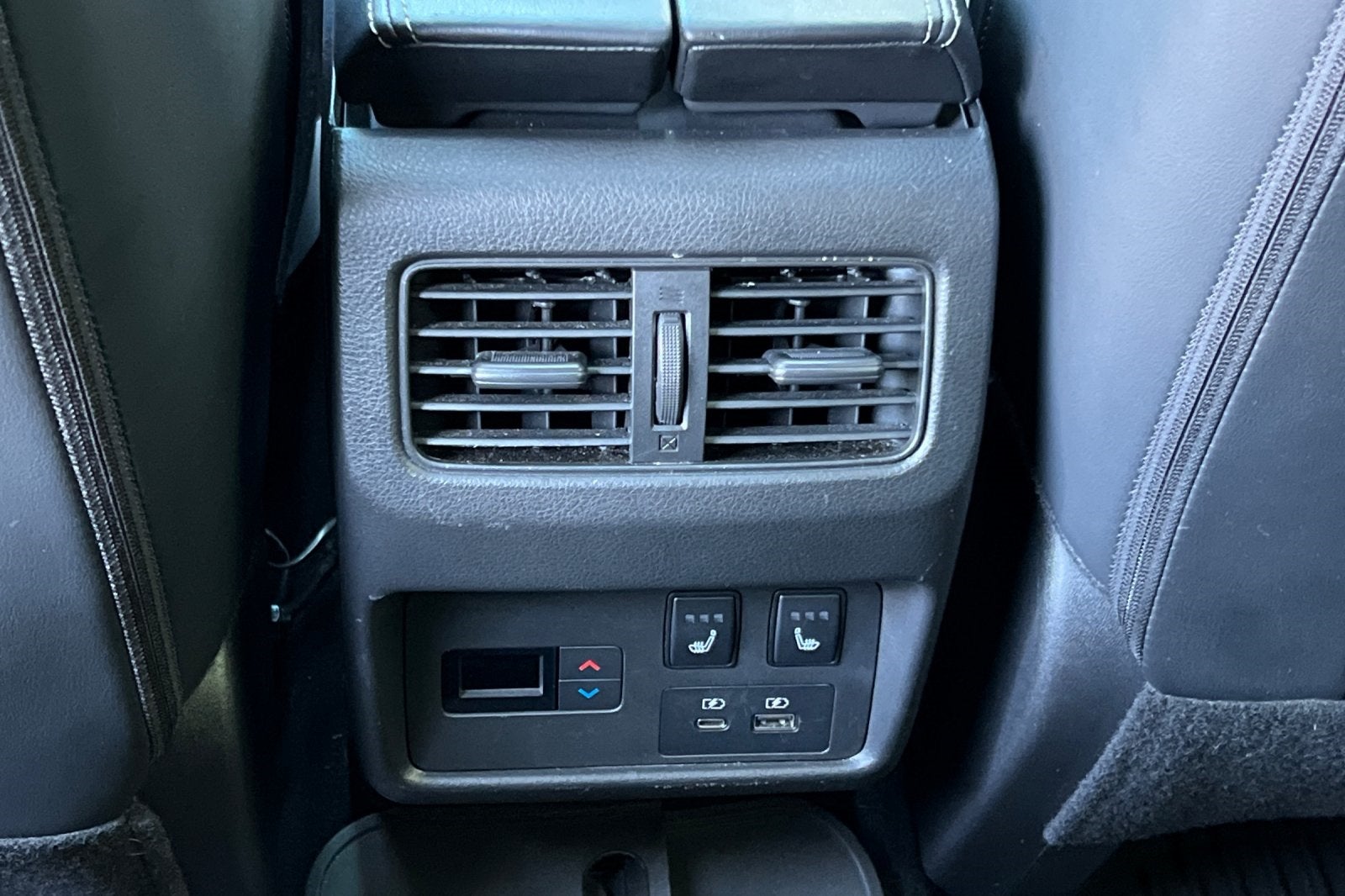 2023 Nissan Rogue Platinum Image 38 of 48