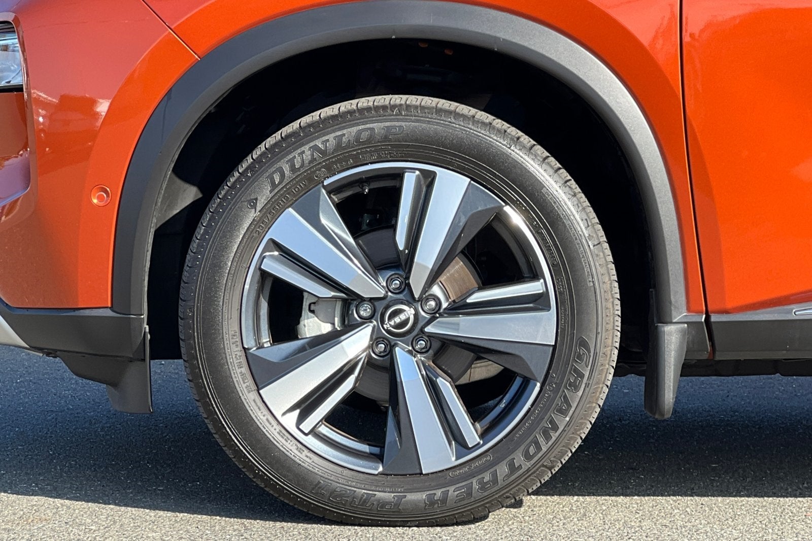 2023 Nissan Rogue Platinum Image 13 of 48