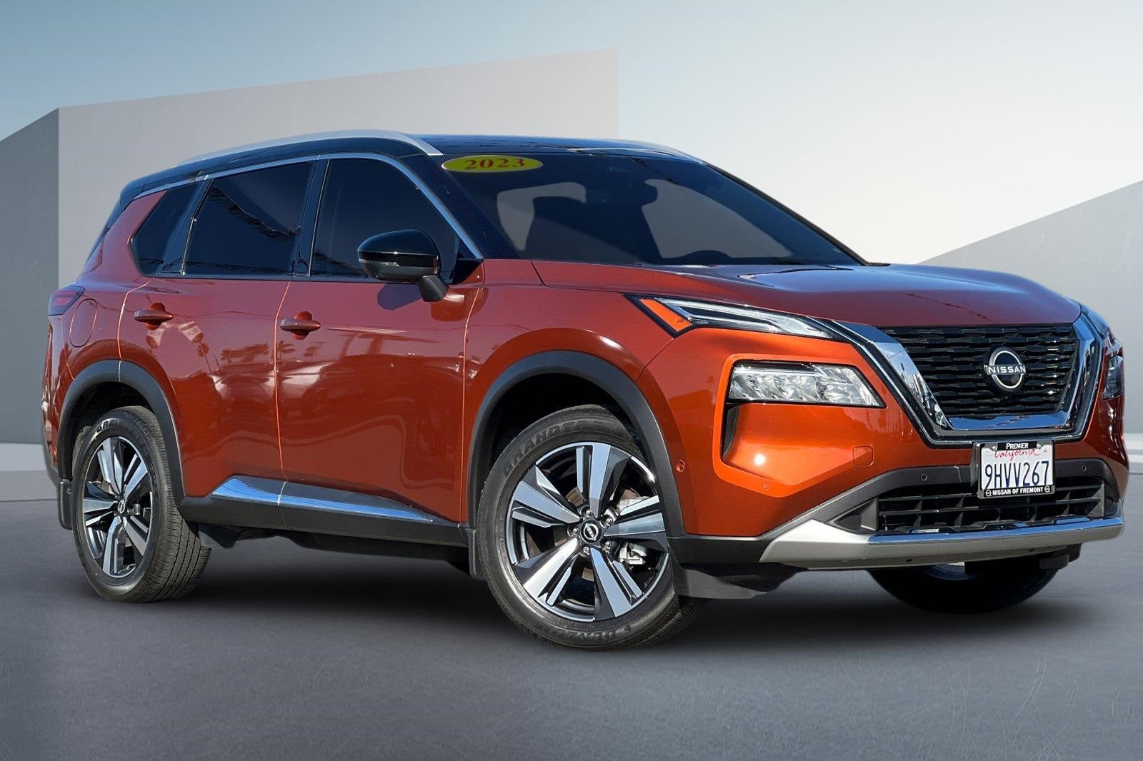 2023 Nissan Rogue Platinum Image 4 of 48