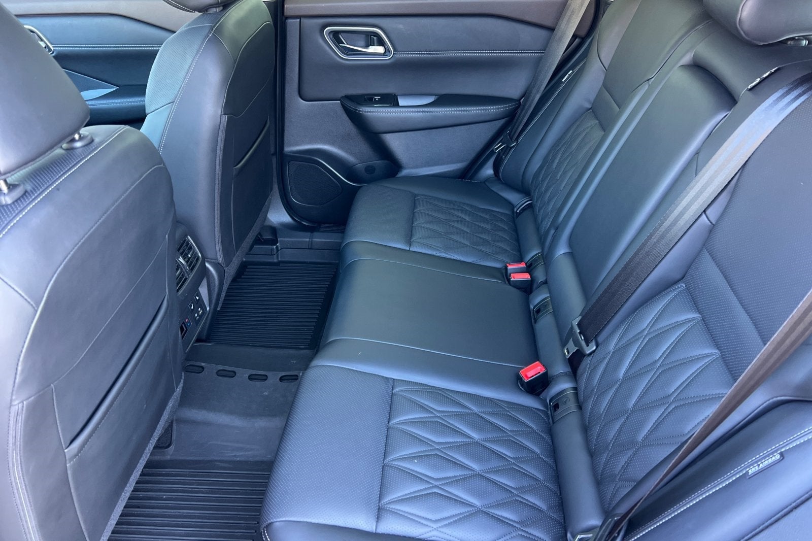 2023 Nissan Rogue Platinum Image 15 of 48