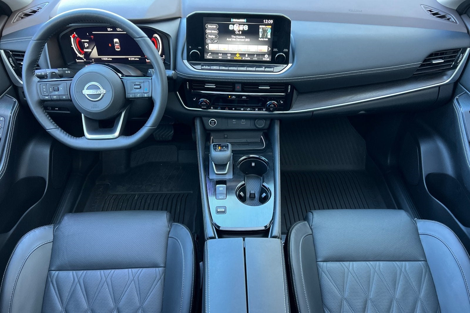 2023 Nissan Rogue Platinum Image 23 of 48