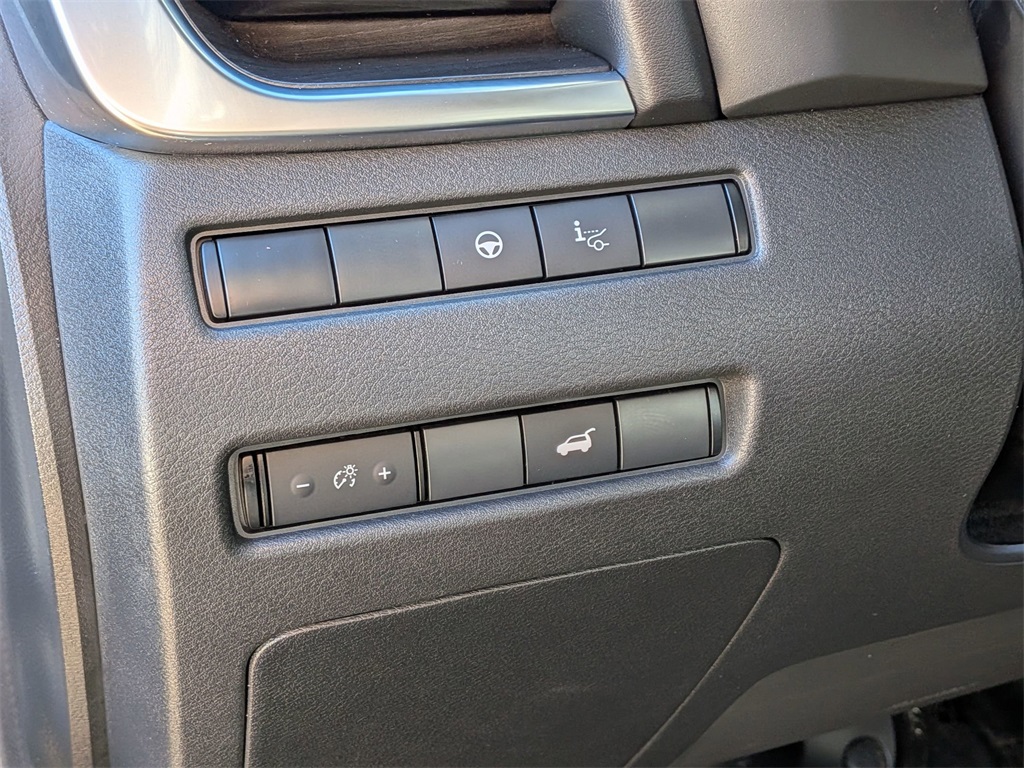 2023 Nissan Rogue Platinum Image 24 of 28