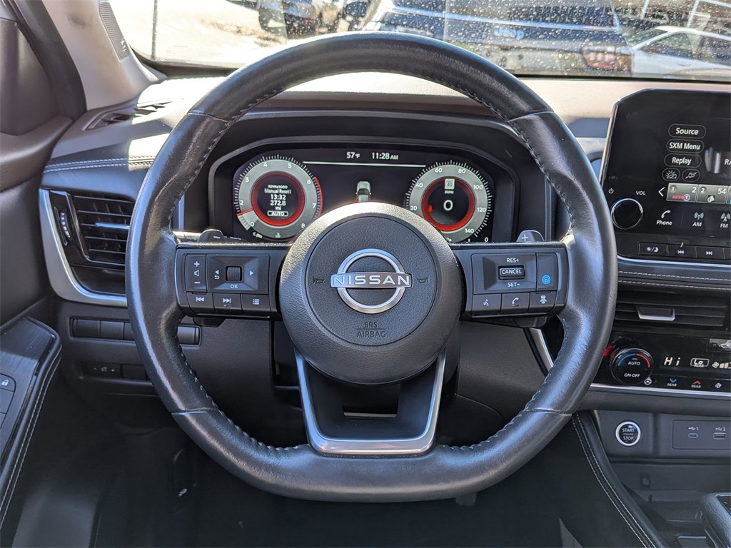 2023 Nissan Rogue Platinum Image 17 of 28