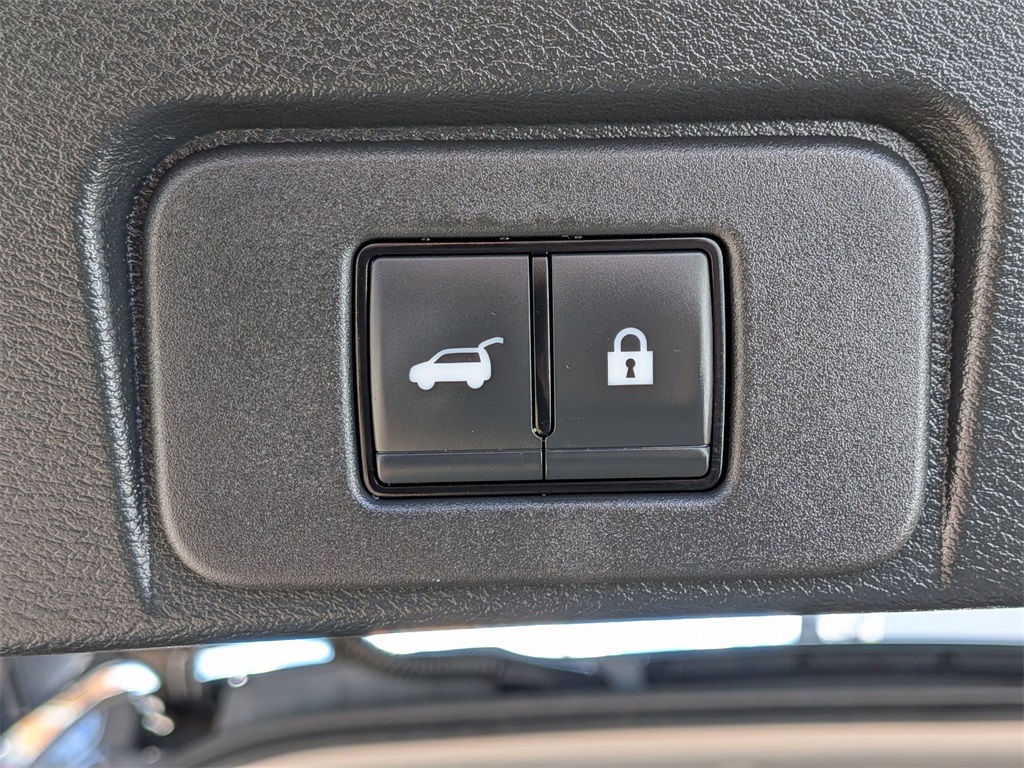 2023 Nissan Rogue Platinum Image 27 of 28