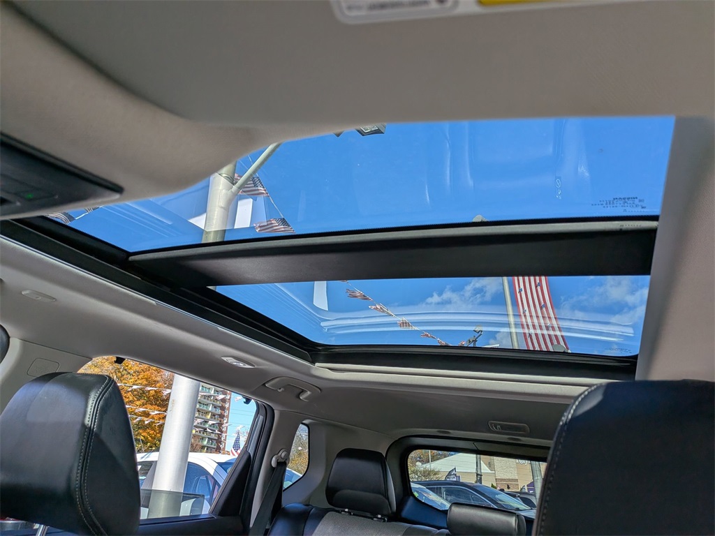 2023 Nissan Rogue Platinum Image 16 of 28