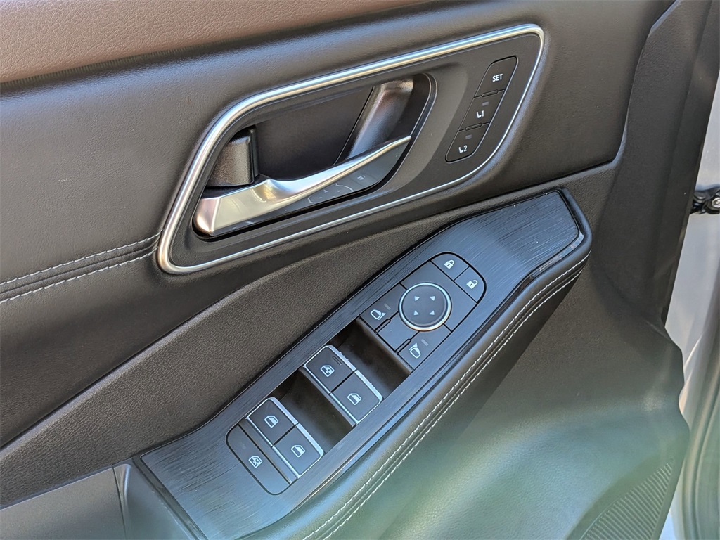 2023 Nissan Rogue Platinum Image 23 of 28