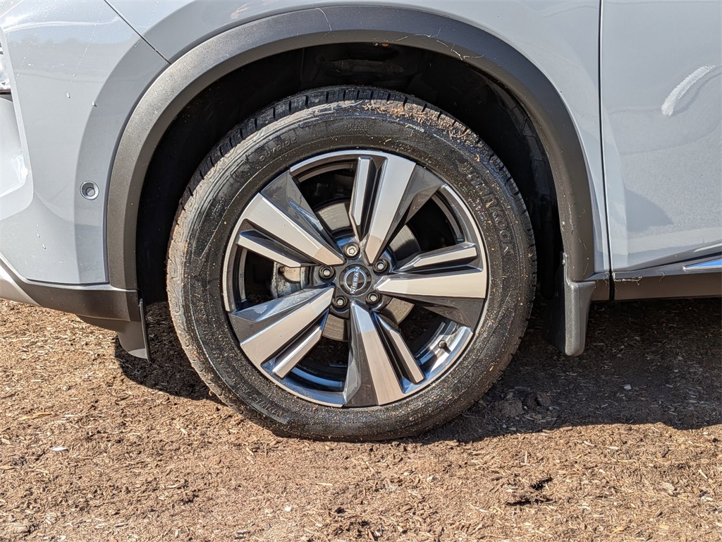 2023 Nissan Rogue Platinum Image 8 of 28