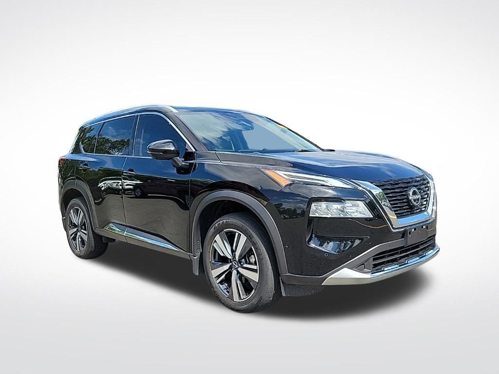2023 Nissan Rogue Platinum Image 2 of 33