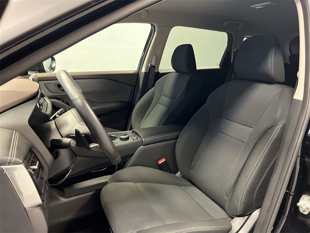 Vehicle image 17 of 30