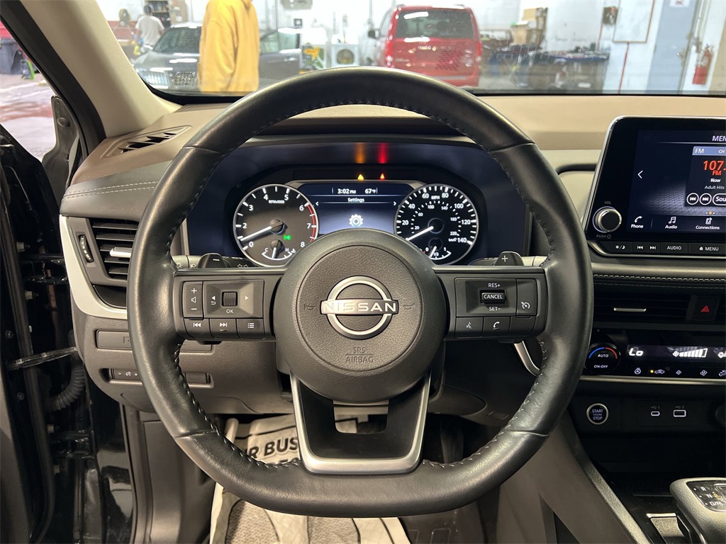 Vehicle image 11 of 30