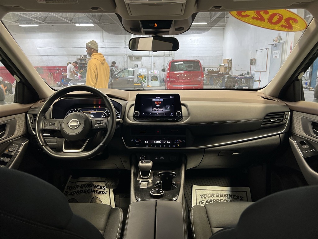Vehicle image 18 of 30