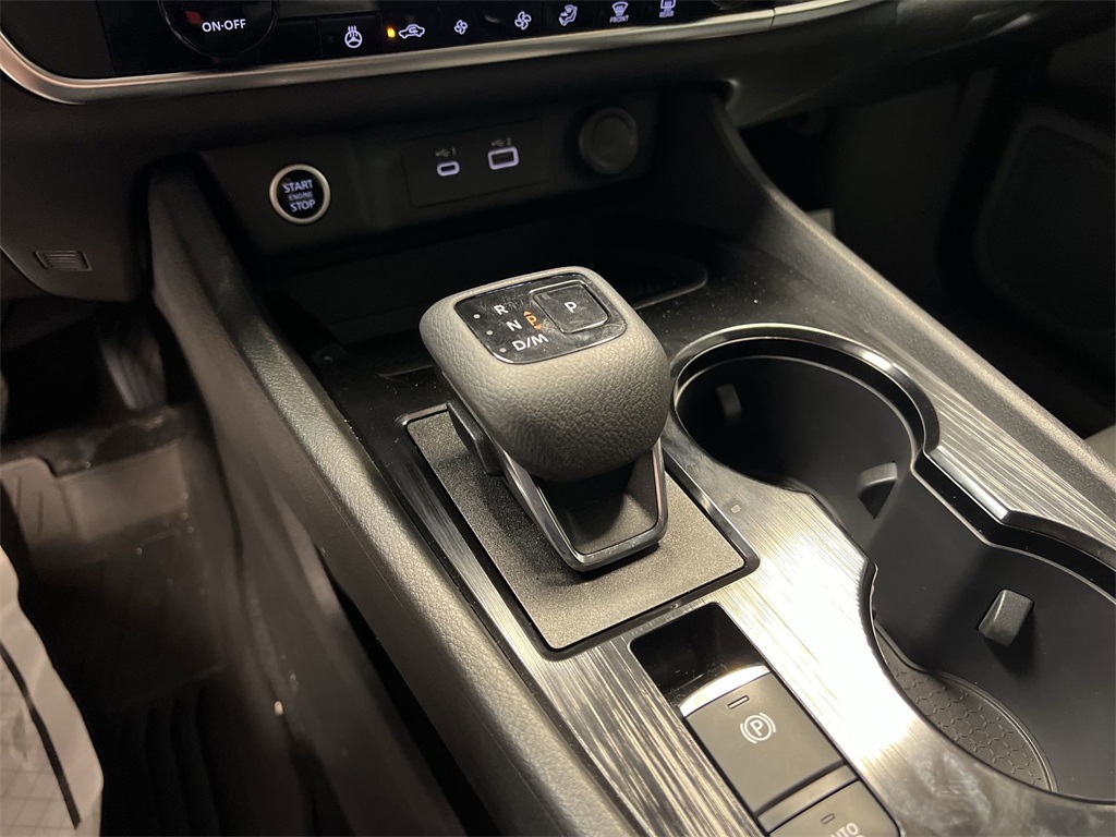 Vehicle image 15 of 30