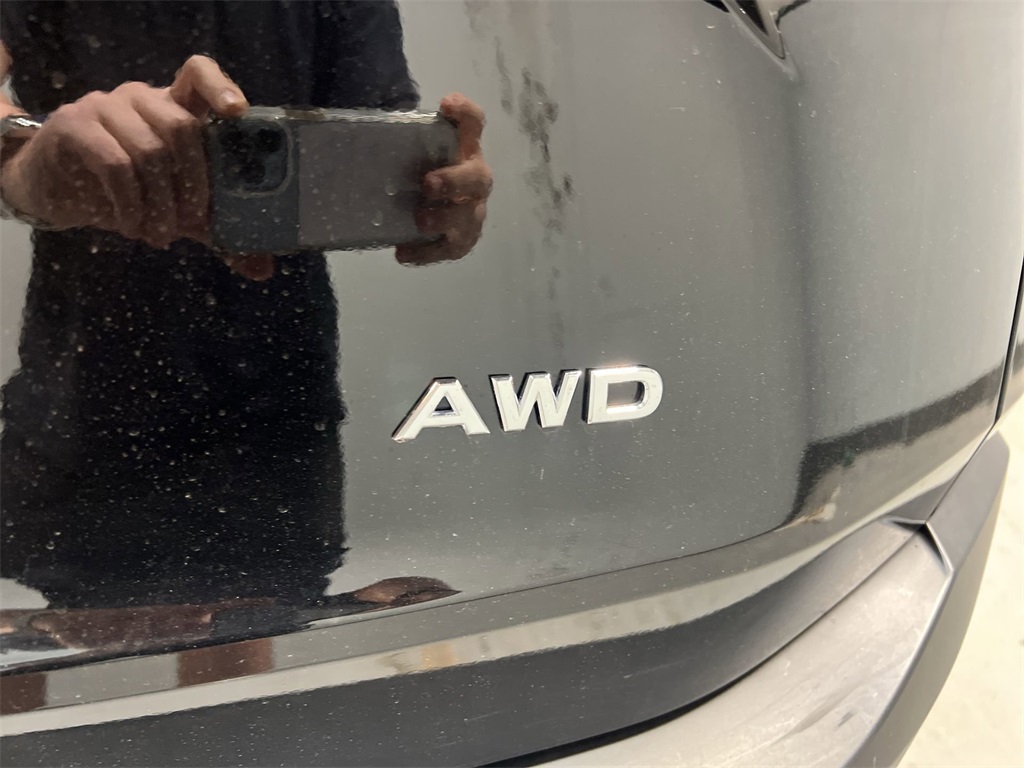 Vehicle image 27 of 30
