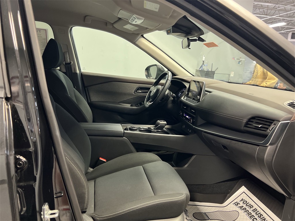 Vehicle image 24 of 30