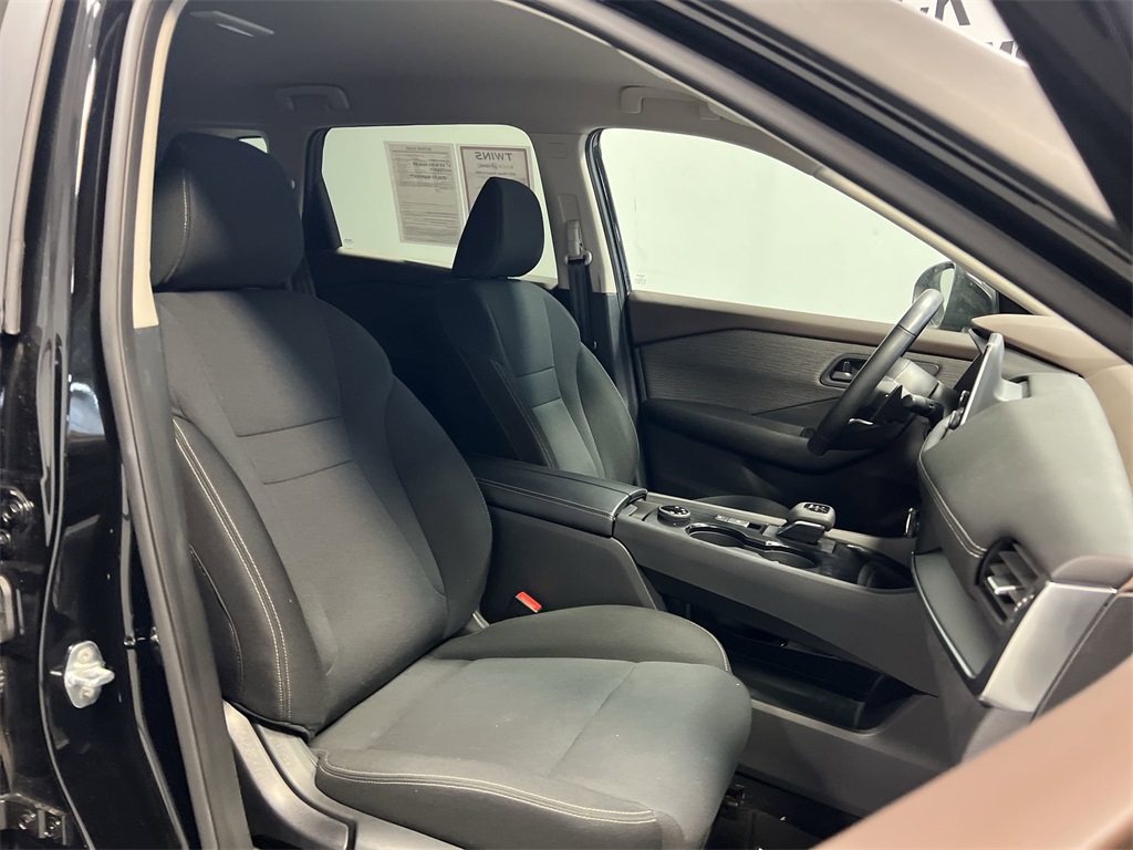 Vehicle image 23 of 30