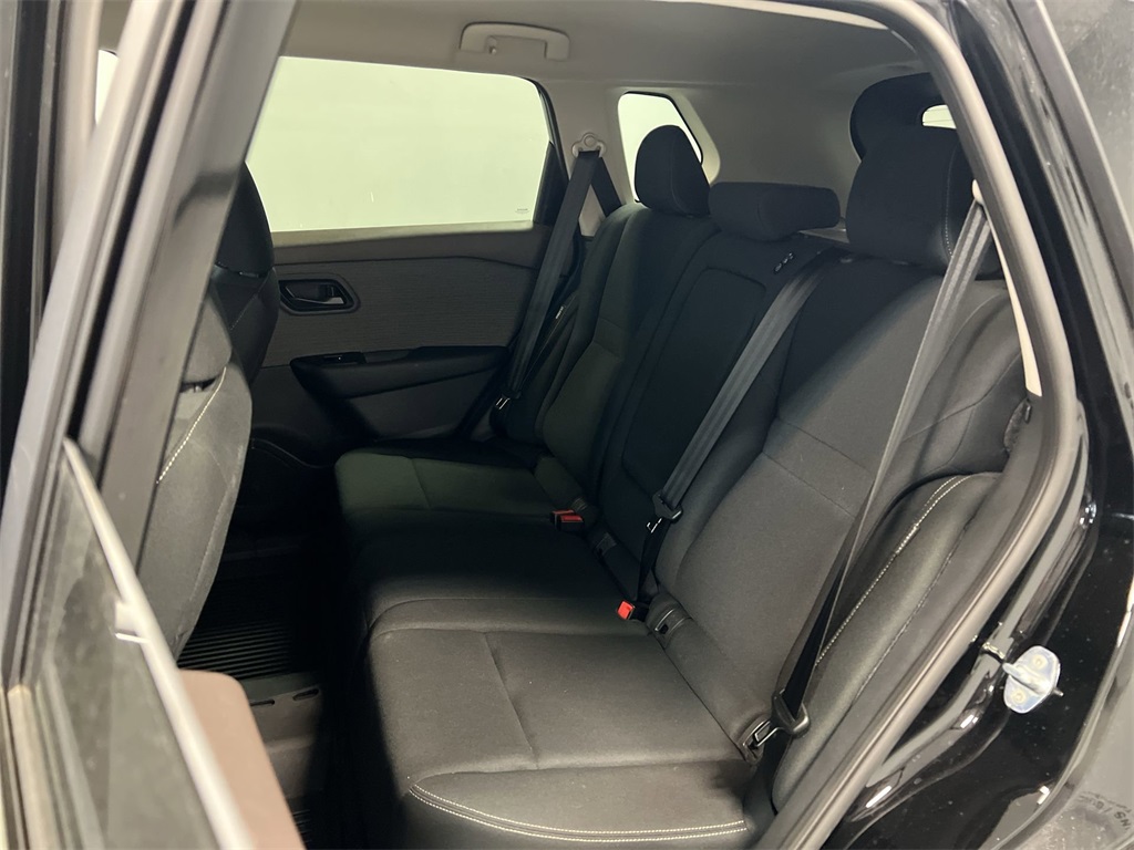 Vehicle image 21 of 30