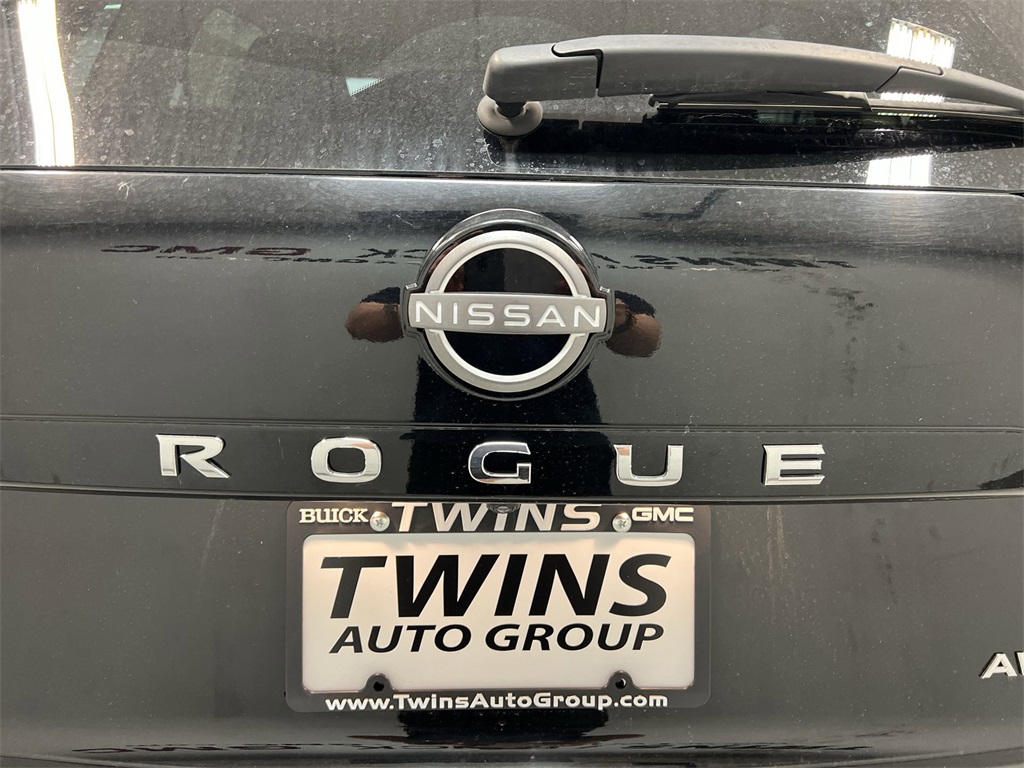 Vehicle image 26 of 30