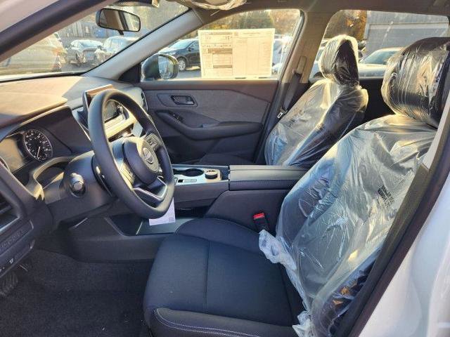 Vehicle image 24 of 27