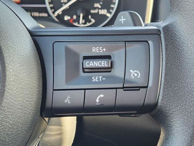 Vehicle image 17 of 27