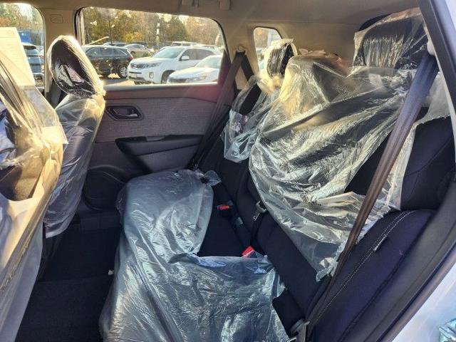 Vehicle image 13 of 27