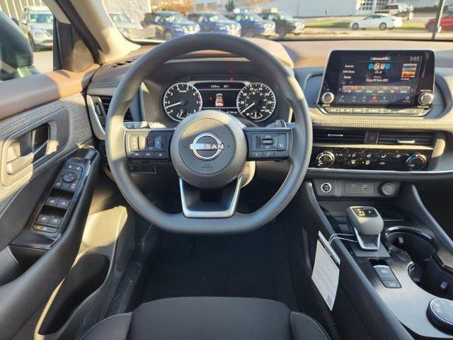 Vehicle image 15 of 27