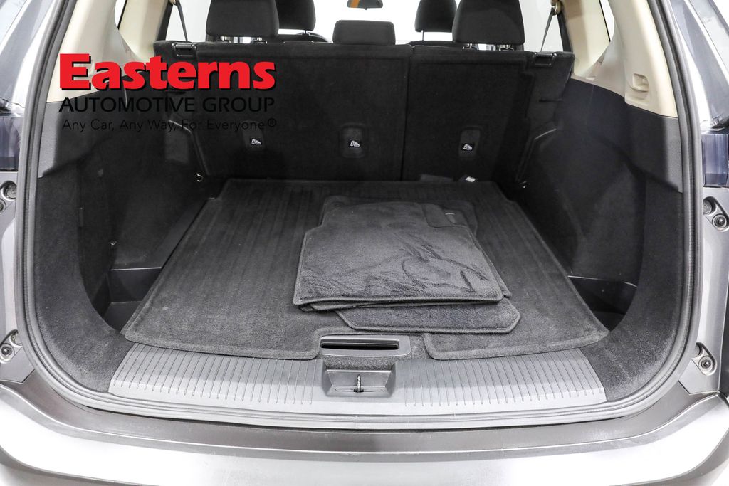 Vehicle image 39 of 61