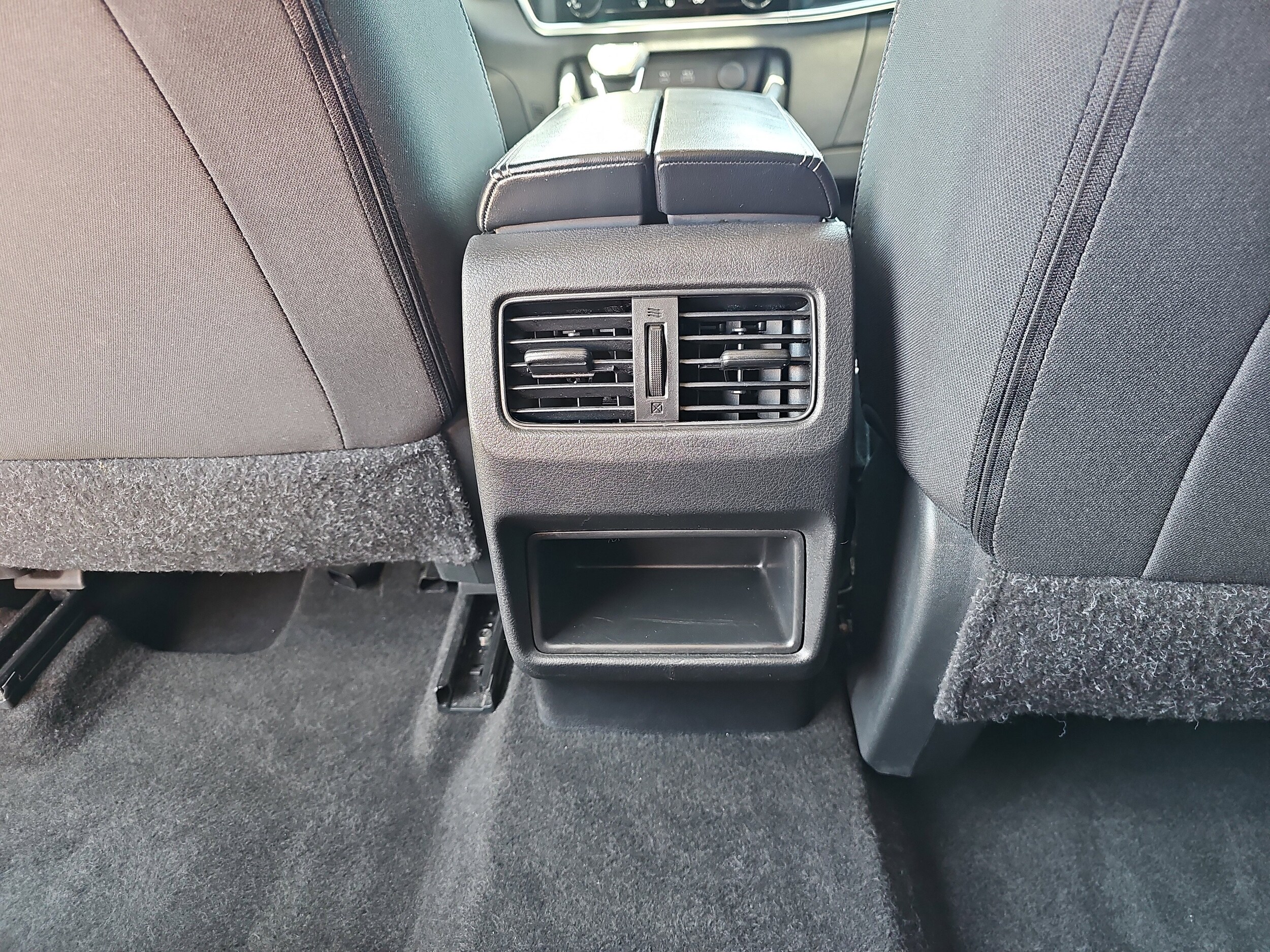 Vehicle image 26 of 30