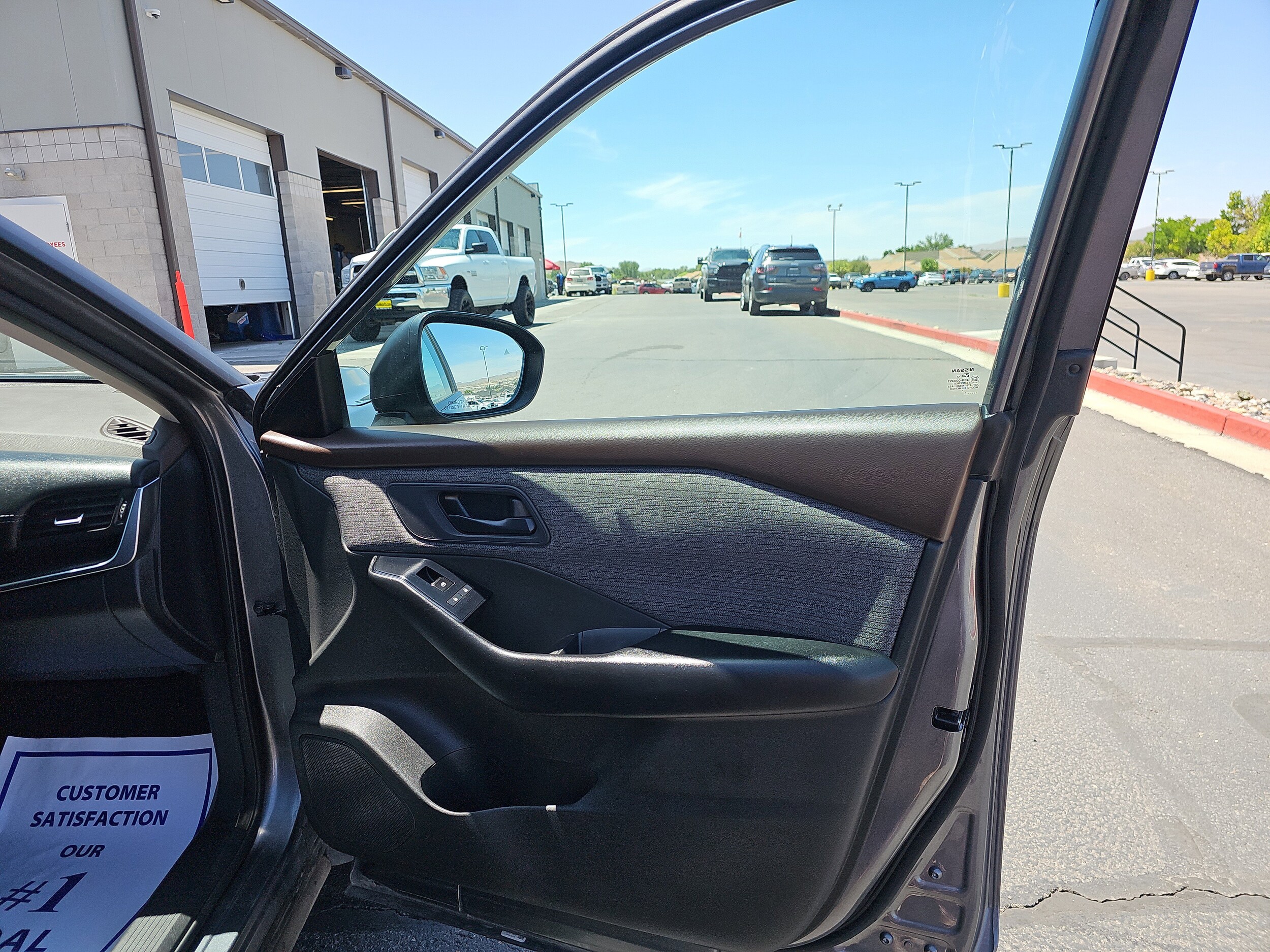 Vehicle image 17 of 30
