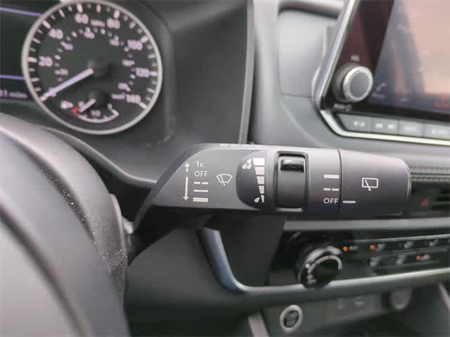 Vehicle image 32 of 37