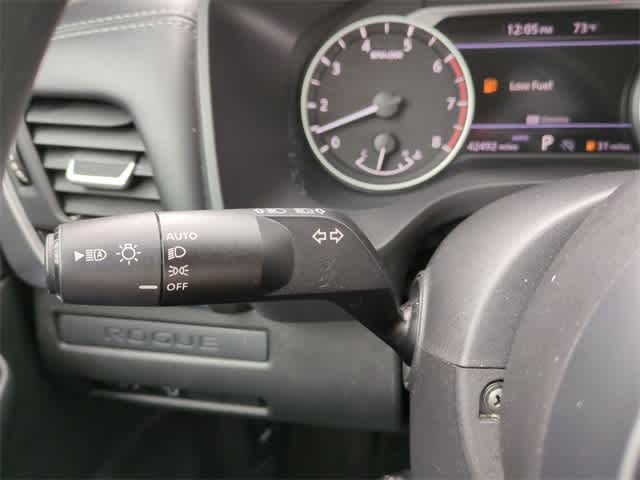 Vehicle image 34 of 37