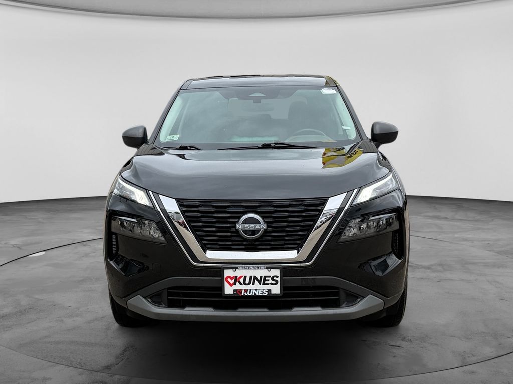 2023 Nissan Rogue S Image 2 of 30