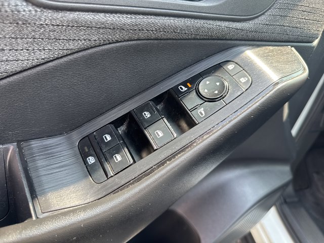 Vehicle image 15 of 33