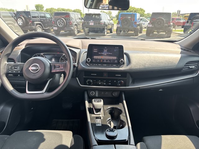 Vehicle image 28 of 33