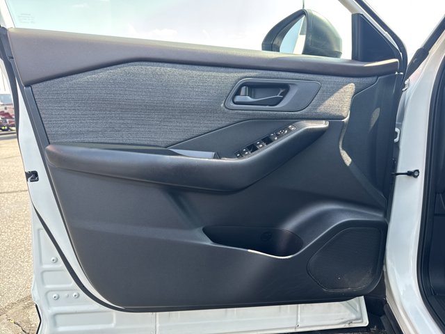Vehicle image 14 of 33